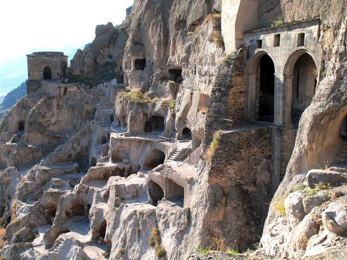 Vardzia cave city